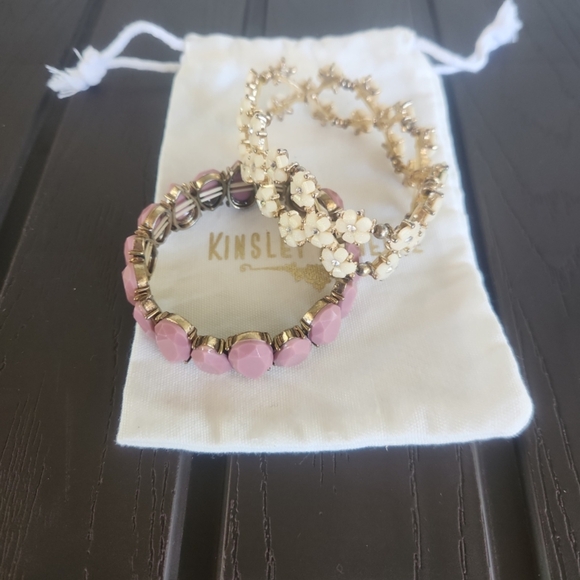 Elegant Floral Gold Bracelet - Picture 1 of 3